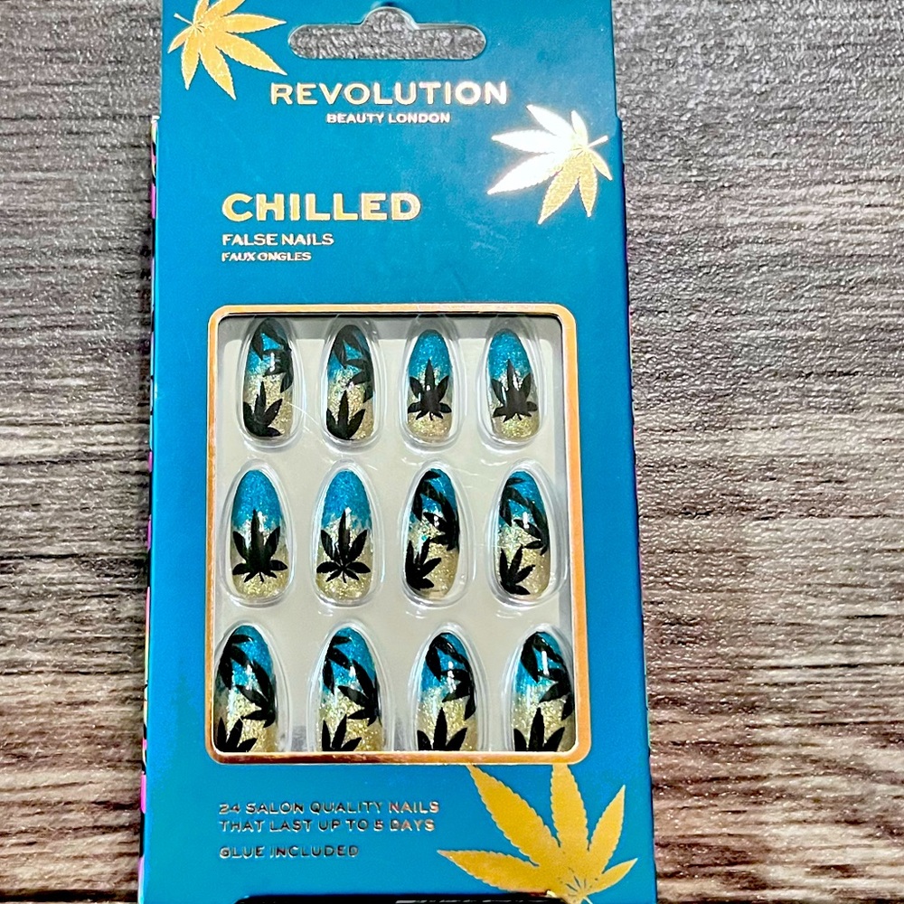 Revolution Chilled Mary Leaves False Nail set